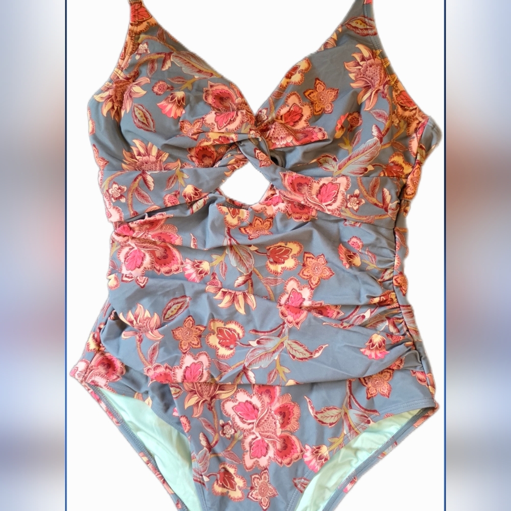 NWT Cupshe Floral Print Women's Swimsuit - Size Medium